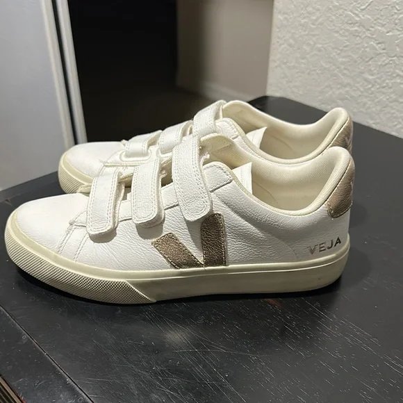 Veja White Women's Sneakers - Picture 4 of 5